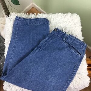 LIZ Claiborne First Issue size 12 light denim jean Capri